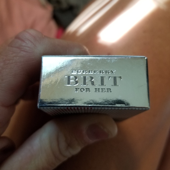 Burberry Perfumes 5 for 20 - Picture 3 of 13